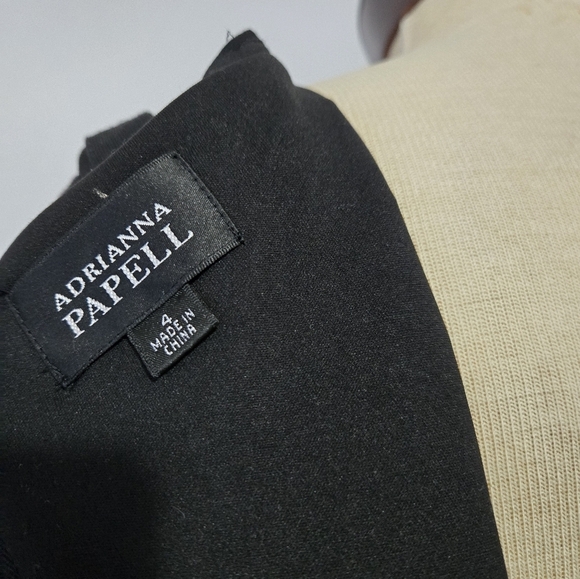 ADRIANNA PAPELL ruched black vneck midi dress with half sleeves. Size 4 - Picture 8 of 11